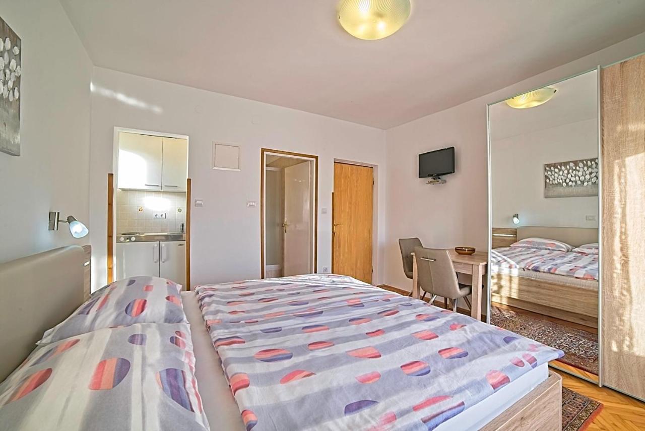 Studio Apartments Peric Rab Kampor Kültér fotó