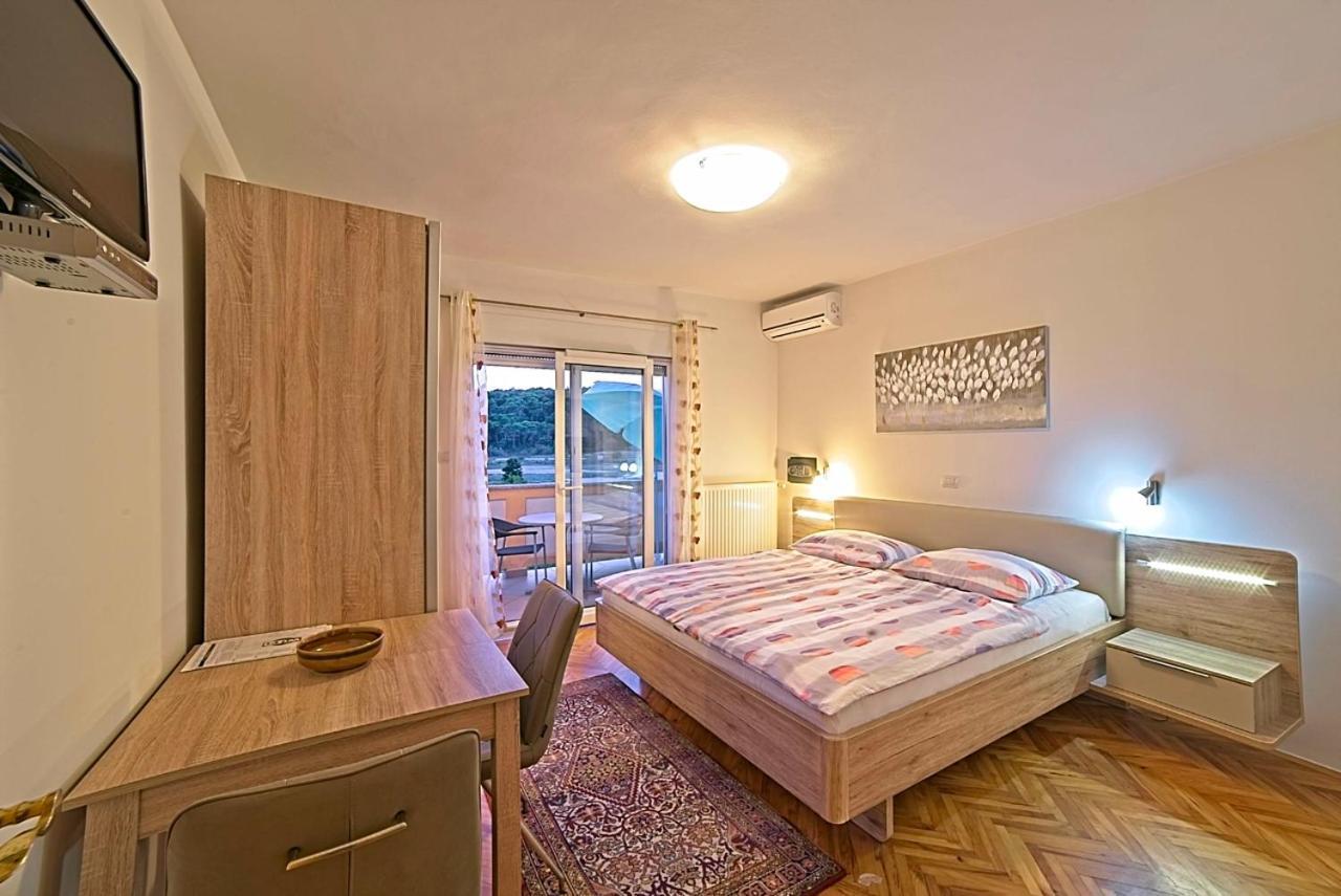Studio Apartments Peric Rab Kampor Kültér fotó