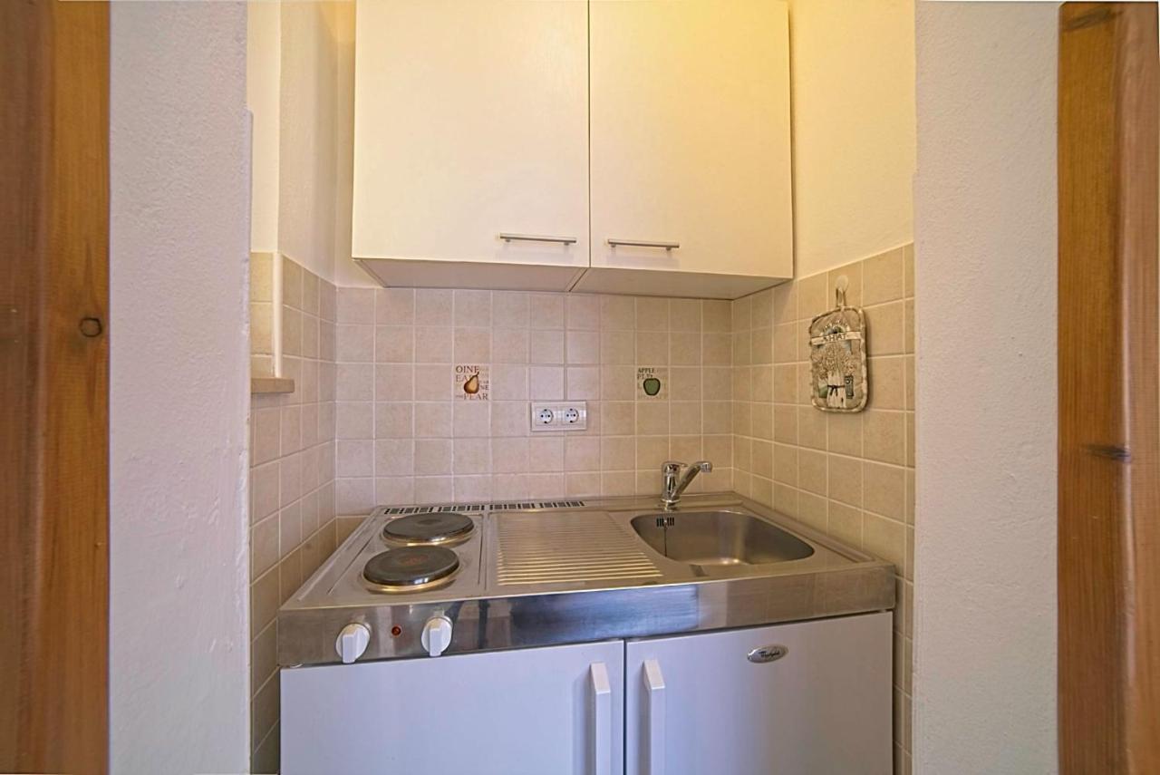 Studio Apartments Peric Rab Kampor Kültér fotó